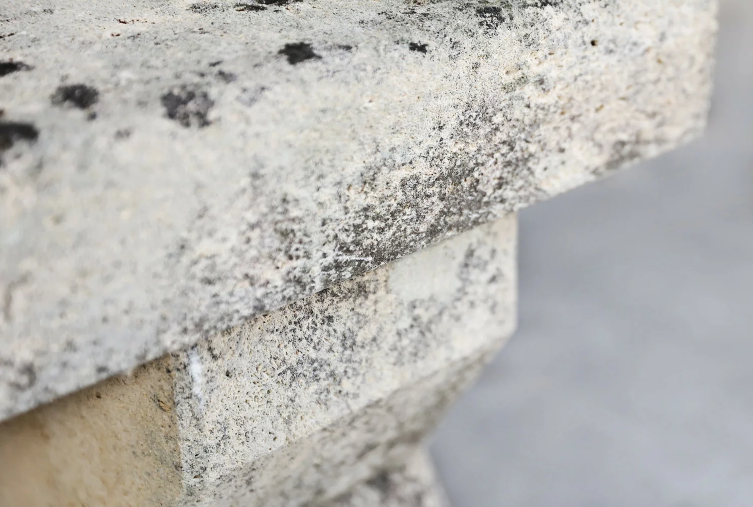 alte bank von französischer kalkstein