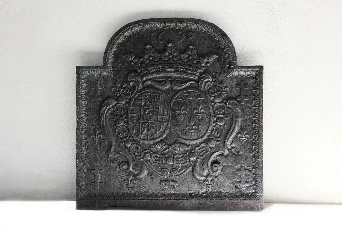 antieker gusseisen kaminplatte