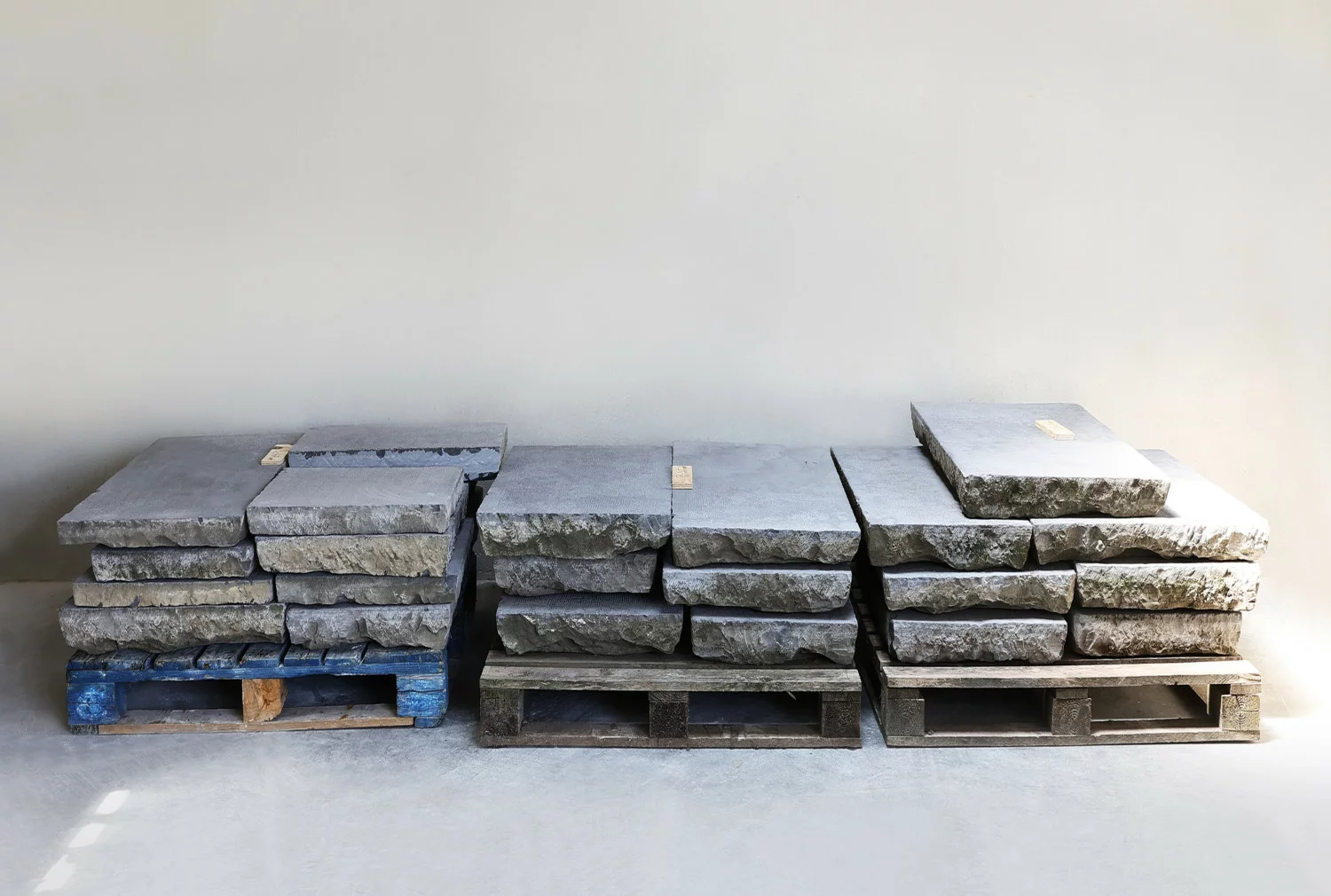 antike belgischer blaustein platten