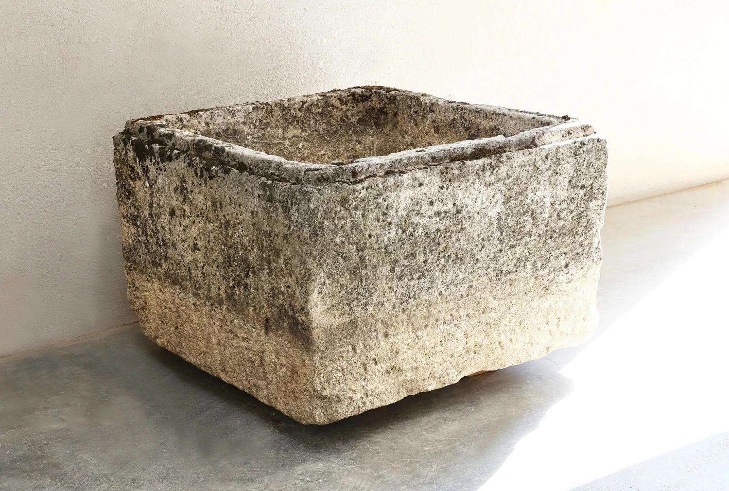 alte französischer kalkstein trog