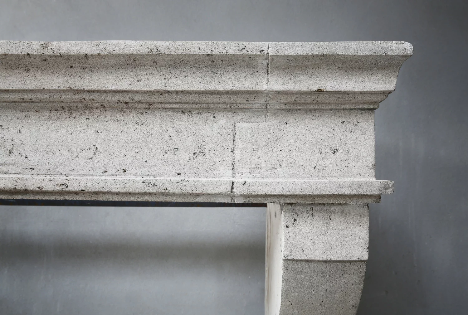 alte kaminmaske von kalkstein