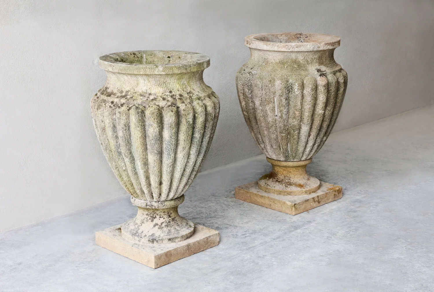 set vases von französischer kalkstein