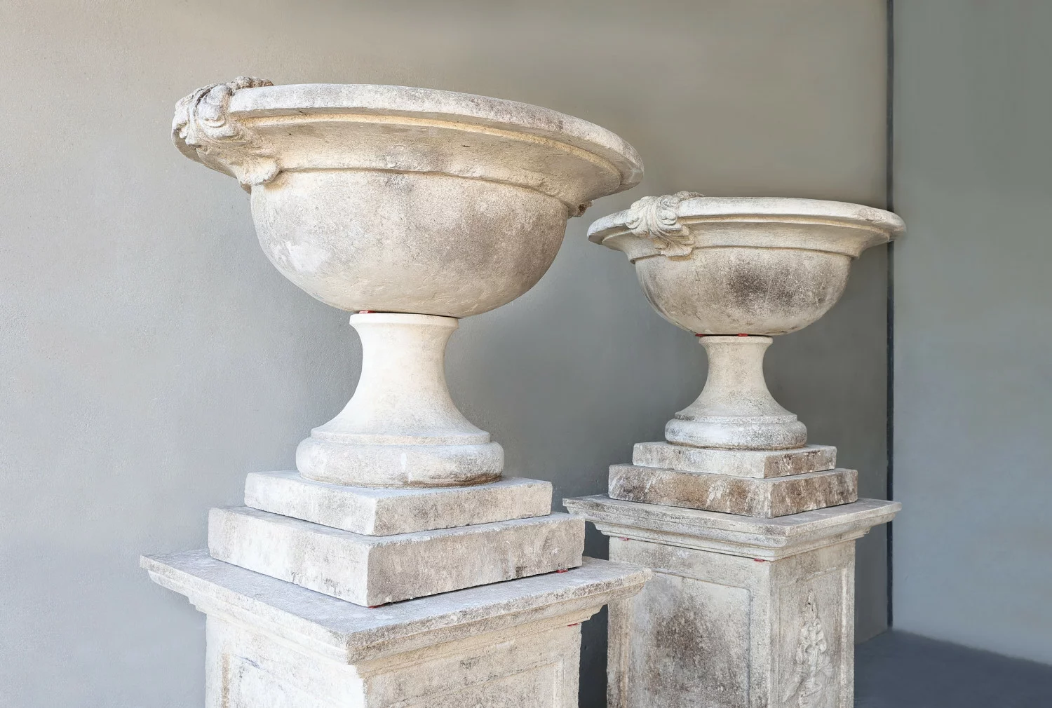 alte set von französischer kalkstein