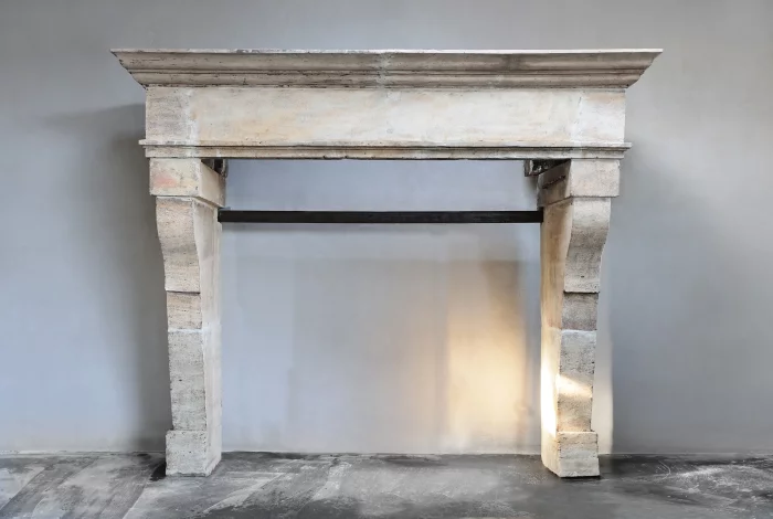 Antiker Kamin