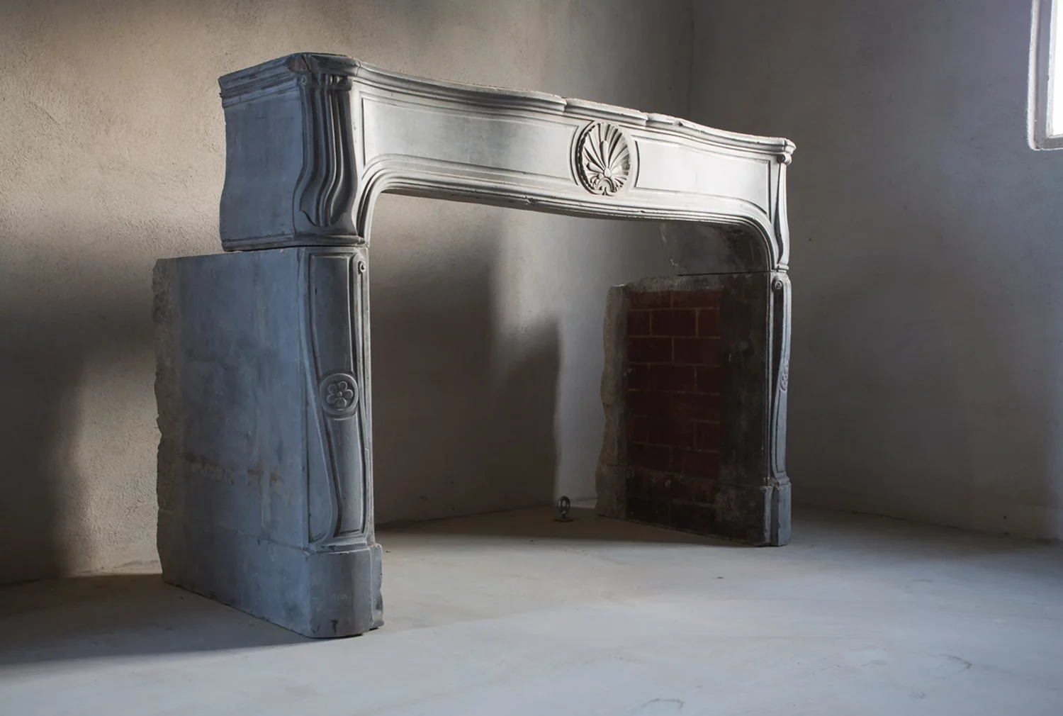 Schöner antiker Kamin