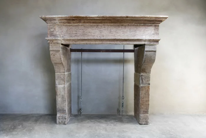 Antike französische kalkstein kamin
