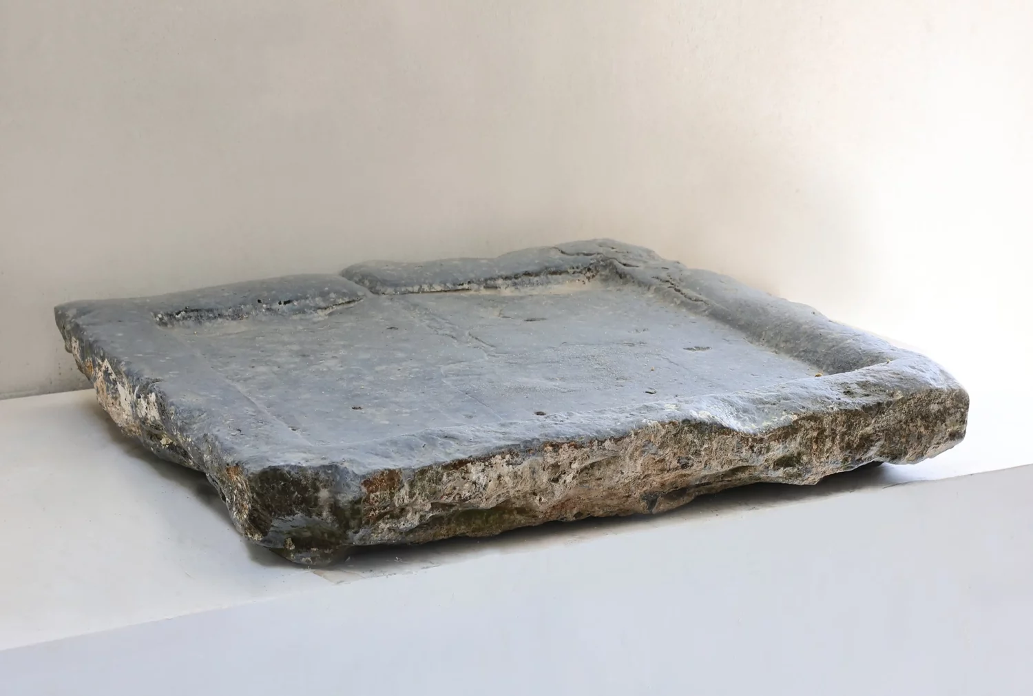 antieke spüle von belgischer blaustein