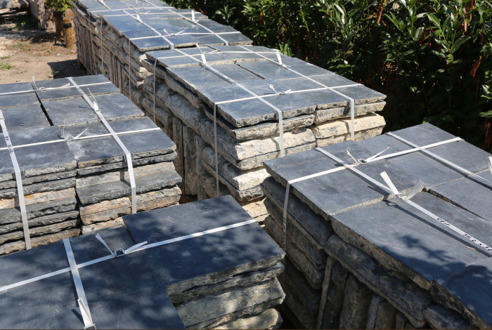 Alte-Schwarz-Marmorfußboden